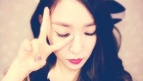 소녀시대 티파니, ‘흑발+레드립’으로 시선 강탈…물 오른 미모 과시