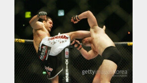 UFC 크로캅, 곤자가 상대로 TKO승… 8년전 하이킥 실신 KO패에 성공적인 복수