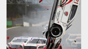 [2015 슈퍼레이스]김진표 레이스 도중 대형 사고…아찔했던 순간 