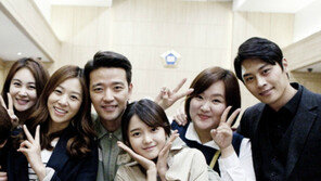 ‘내 마음 반짝반짝’ 종영 인증샷 공개…장신영, 배수빈과 밀착해 ‘꽃미소’ 활짝