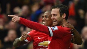 맨유, 맨시티와 선두권 경쟁 4-2로 승리… 에슐리영 1골 2도움 ‘대박’