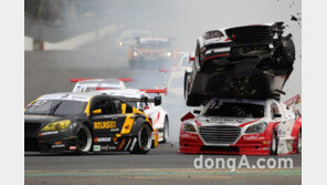 [2015 슈퍼레이스 현장]김진표, 레이스 도중 ‘쾅’…역대급 대형 사고