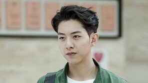 ‘냄새를 보는 소녀’ 이정신, 아이돌로 깜짝 출연… ‘훈남 포스’