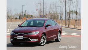 [시승기]크라이슬러 200 “짧았던 첫 만남 그리고 낯선 재회”