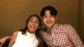 인터스텔라 제작자 린다 옵스트, 최시원과 다정 인증샷 ‘훈훈하네’