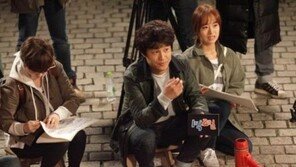 ‘프로듀사’ 차태현, ‘1박2일’ PD 변신… 능숙한 촬영 진행 ‘눈길’