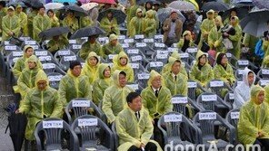 박근혜 대통령 팽목항 방문했지만, 유가족 ‘세월호 참사 추모식 취소’