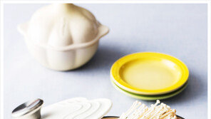 [우먼 동아일보 TV] 속풀이 레시피 ‘얼큰꽃게탕’ 푸드 스타일리스트 김현학이 제안하는 르크루제 플라워 무쇠냄비 요리