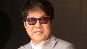 은인의 영정 앞에서 눈물 삼킨 조용필