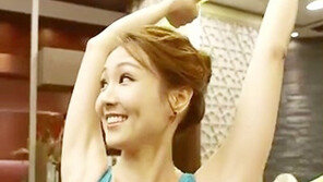 썰전 오정연, 민소매+레깅스 사이로 드러난 ‘꽉찬 볼륨’ 아찔…몸매 이정도였어?