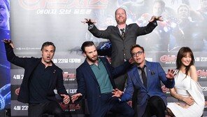 ‘어벤져스2’ 감독·출연진 내한에 국내 팬들 1000명 줄지어서…