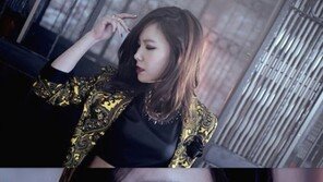 신보라 가수 무대 성공적 안착…라이브 실력 발휘에 섹시미 강조