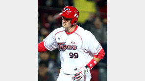 브렛 필 ‘좌익수’와 ‘2루수’의 손익계산서