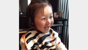 엄정화, 멈출 수 없는 조카 지온앓이…“나 이런 고모야~~”