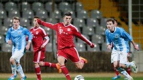 [영상] ‘난형난제’ 스티븐 리베리, 뮌헨 2군서 환상 ‘시저스킥 골’