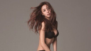 ‘복면가왕’ 지나, 과거 아찔 란제리 화보 눈길…‘D컵 볼륨+미친 각선미’
