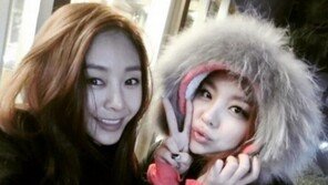 ‘복면가왕’ 지나, 에일리와 자매포스 셀카 눈길…가창력만큼 뛰어난 미모 대결