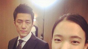 ‘블러드’ 지진희, 손수현과 함게 훈훈한 셀카 공개… ‘충성’