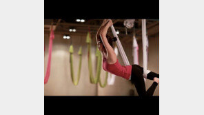 강예원, 플라잉요가로 완벽몸매 자랑?…과거 영화 ‘마법의 성’ 전라 노출 언급