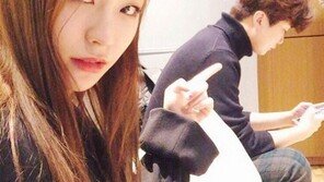 신지수, 윤현상과 ‘두시의 데이트’ 출연 인증샷…‘한층 더 물오른 미모!’