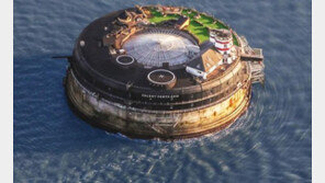 바다 한복판 요새 호텔, 22개의 객실과 스파 및 게임 룸 편의시설 갖춰…