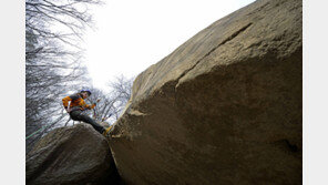 [Q매거진]중력에 맞서 한 발 한 발… 저 바위 끝엔 두려움 없는 내가 있다