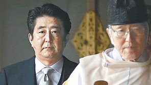 日, 태평양 전쟁 원흉 ‘도조 히데키’ 야스쿠니 신사 집단 참배