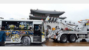 심상정 비서, 경찰버스에 남자 성기 그림 그려…과거 직업이 만화가?