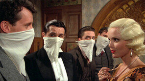 4시간 11분이 짧은 추억여행… 중장년층 관객 밀물