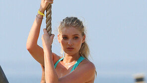 [화보] 엘사 호스크, 건강미 느껴지는 화보 촬영 현장