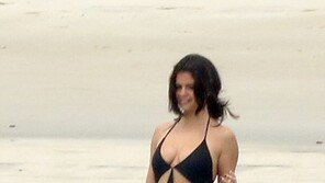 [화보] ‘저스틴비버 전 여친’ 셀레나 고메즈, 파격적인 수영복