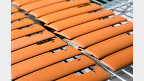 LG G4, 후면커버에 암소가죽 적용…수작업 정성 담아