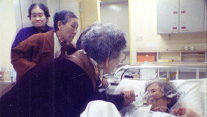 [스타 그때 이런 일이] 위안부 할머니들 아픔 다룬 영화…‘낮은 목소리2’ 日 상영