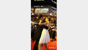 주말 차 없는 거리서 ‘섈 위 댄스’