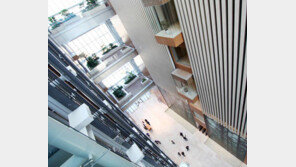 [디자인 경영]내부엔 벽천, 외부엔 벽면녹화로 친환경·디자인 함께 거머쥐어