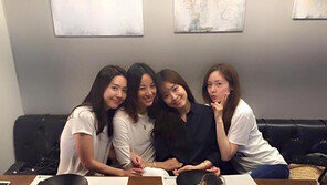 핑클, 깜짝 회동…재결합설 모락모락∼