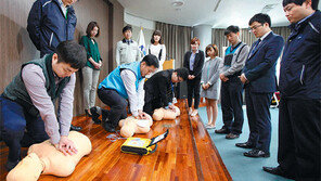 [인천/경기]공항철도서 긴급상황… 심장마비 외국환자 살려냈다