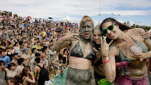 [축제의 도시, 보령]남녀노소가 무슨 상관? 온 몸에 머드 바르고 일탈을…