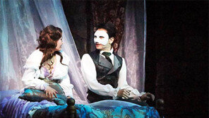 음악은 ‘오페라의 유령’ 이야기는 ‘팬텀’