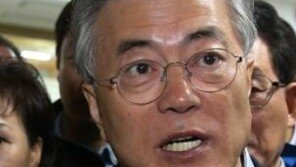 文 “절체절명 각오로 다시 시작”…거취 문제 언급없이 ‘정면돌파’