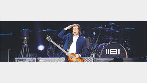 팝의 전설 “한국팬, 대박”… 태극기 흔들고 감격의 손하트