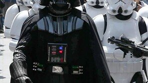 명동 거리에 나타난 ‘스타워즈’