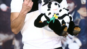 TMZ, ‘EXID’ 겨냥한 인종차별 논란에 박준형 “완전 부끄러운 행동” 