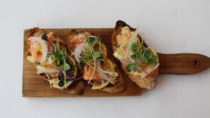 치즈향 가득 ‘브루스케타’…진한 와인 한 잔 생각나네