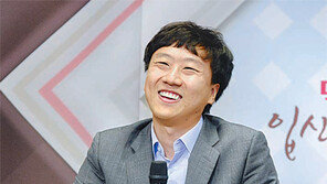 최철한 맥심커피배 우승… 홍성지 9단에 2-1 승리