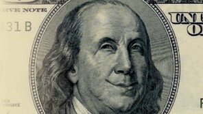 强달러 센 유혹… 뭉칫돈 빨아들인다