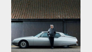 ‘롤링 스톤즈’ 빌 와이먼 車, 경매 등장···가격은?