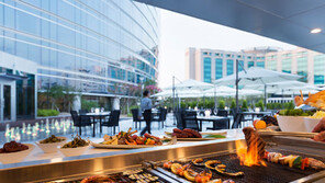 그랜드 하얏트 인천, 풀 하우스 바와 바비큐  개시