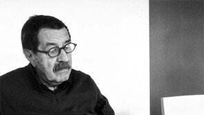 [책의 향기]“식욕·성욕·창작욕에 굶주린 나,  미군포로가 된 그 나치소년병이 바로 나였다”