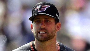 한화 탈보트, 보크판정에 항의하다 퇴장